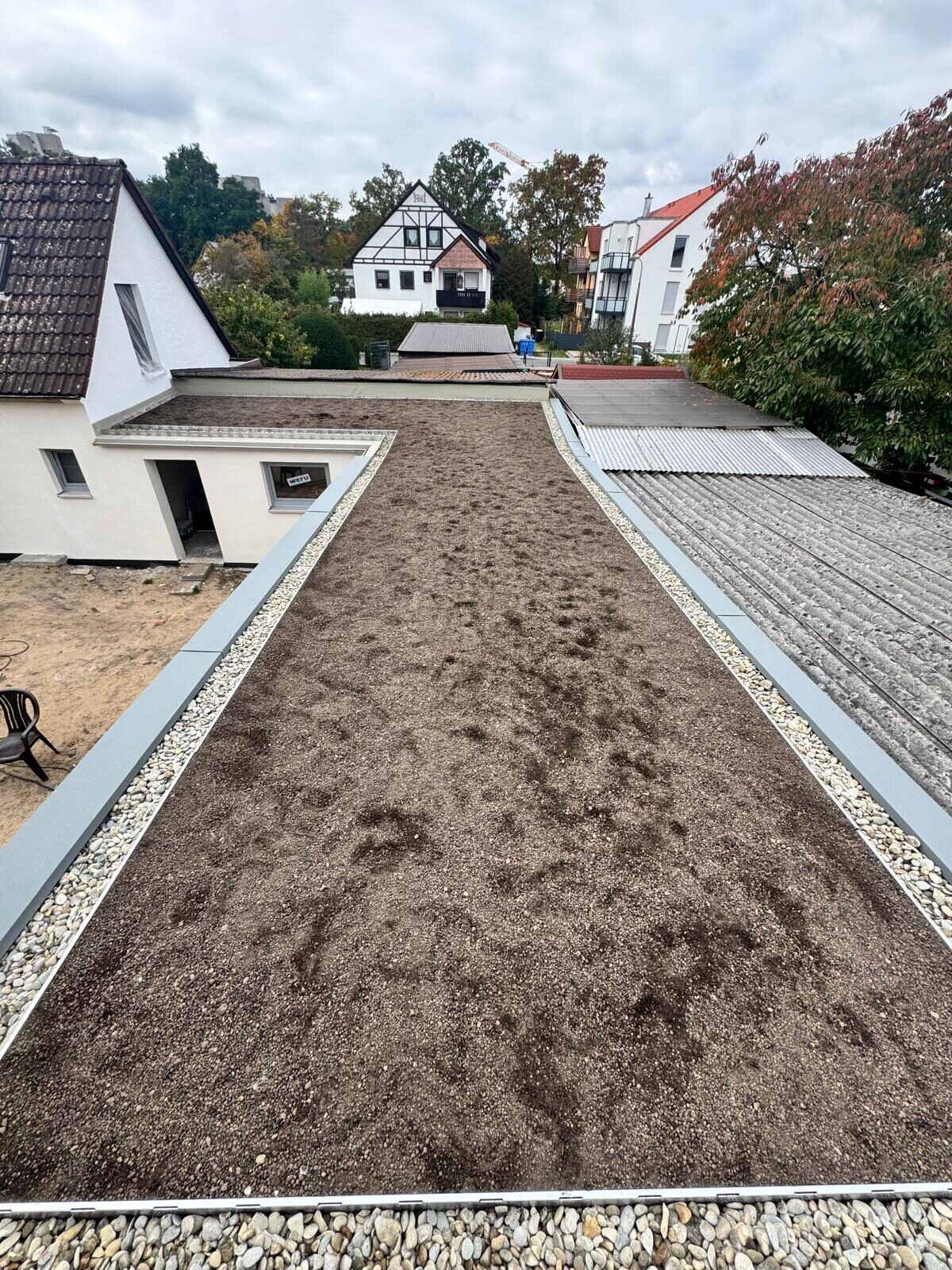Mit Splitt belegtes Flachdach mit Auflastabdichtung – Wohnobjekt Großraum Nürnberg
